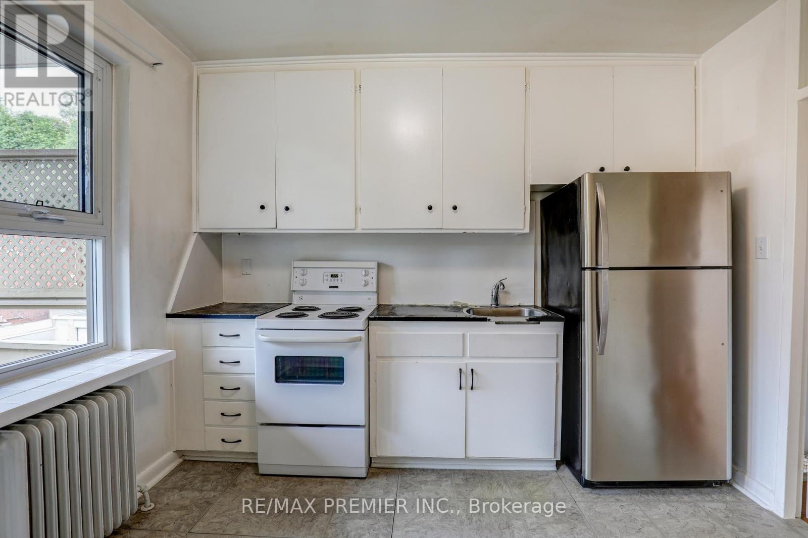 9 - 8 Corinth Gardens, Toronto (Mount Pleasant East), Ontario  M4P 2N5 - Photo 7 - C12212369