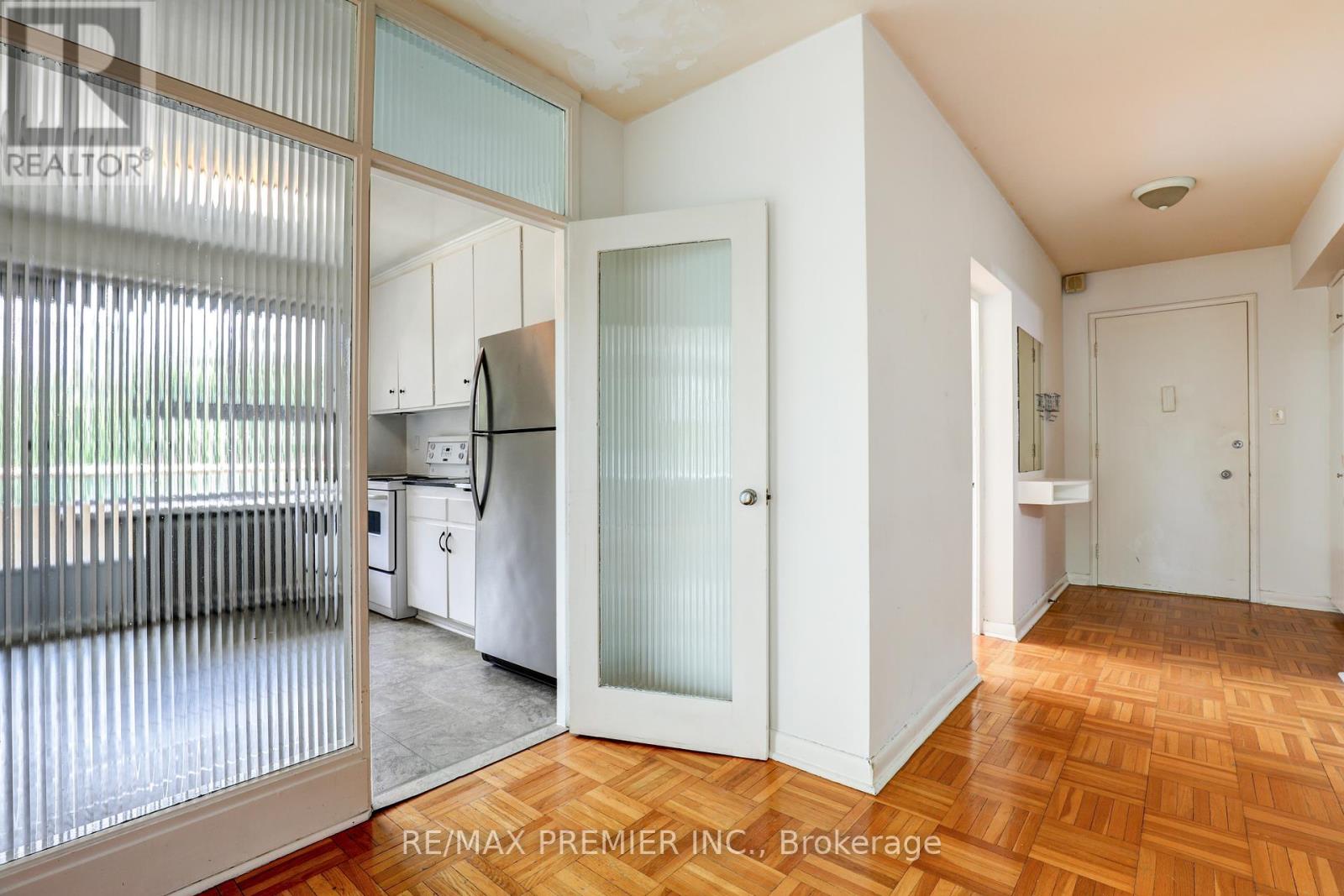 9 - 8 Corinth Gardens, Toronto (Mount Pleasant East), Ontario  M4P 2N5 - Photo 8 - C12212369