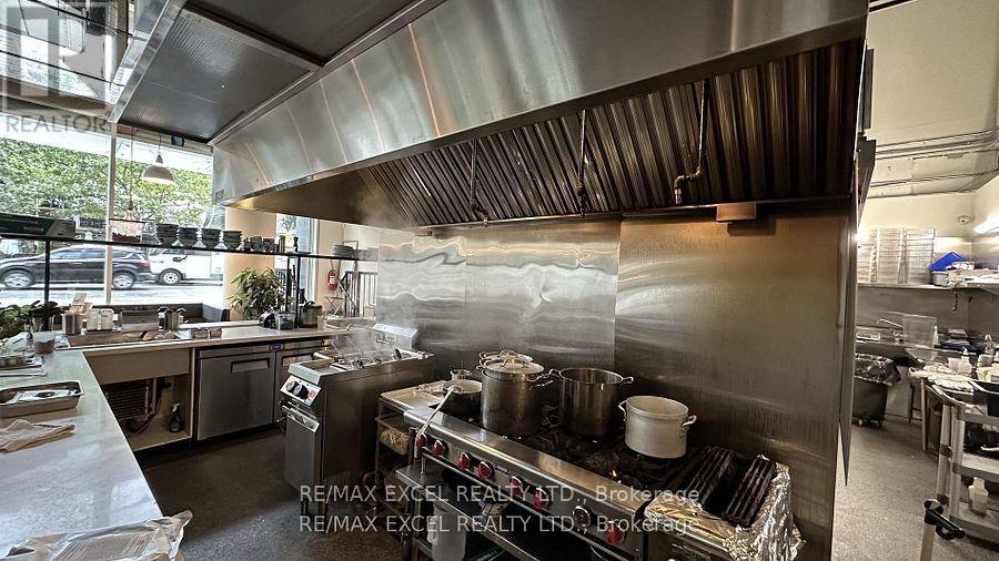 1 - 411 Church Street, Toronto (Church-Yonge Corridor), Ontario  M5B 2A4 - Photo 8 - C12212372