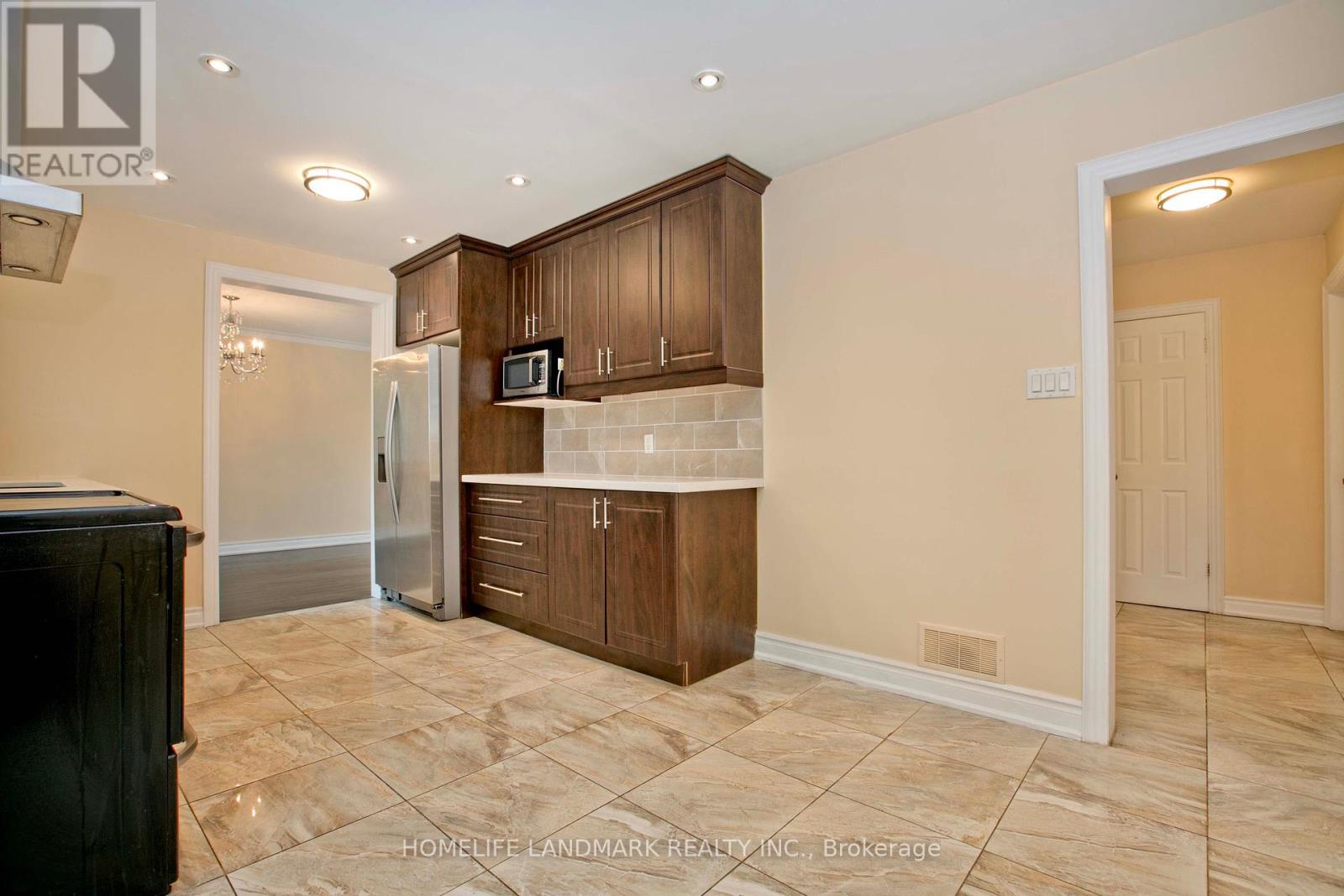 157 Pleasant View Drive, Toronto (Pleasant View), Ontario  M2J 3R3 - Photo 11 - C12212380