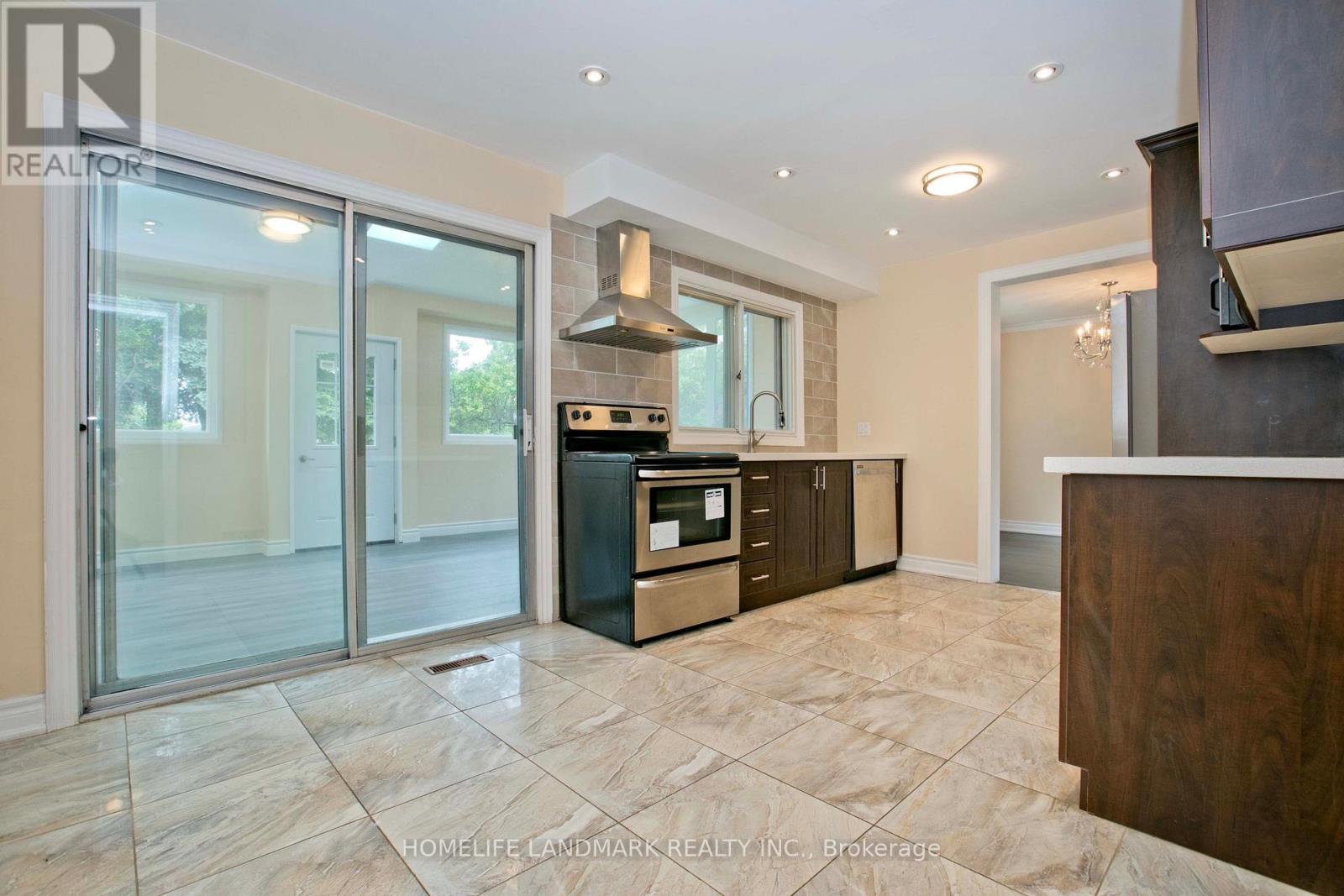157 Pleasant View Drive, Toronto (Pleasant View), Ontario  M2J 3R3 - Photo 12 - C12212380