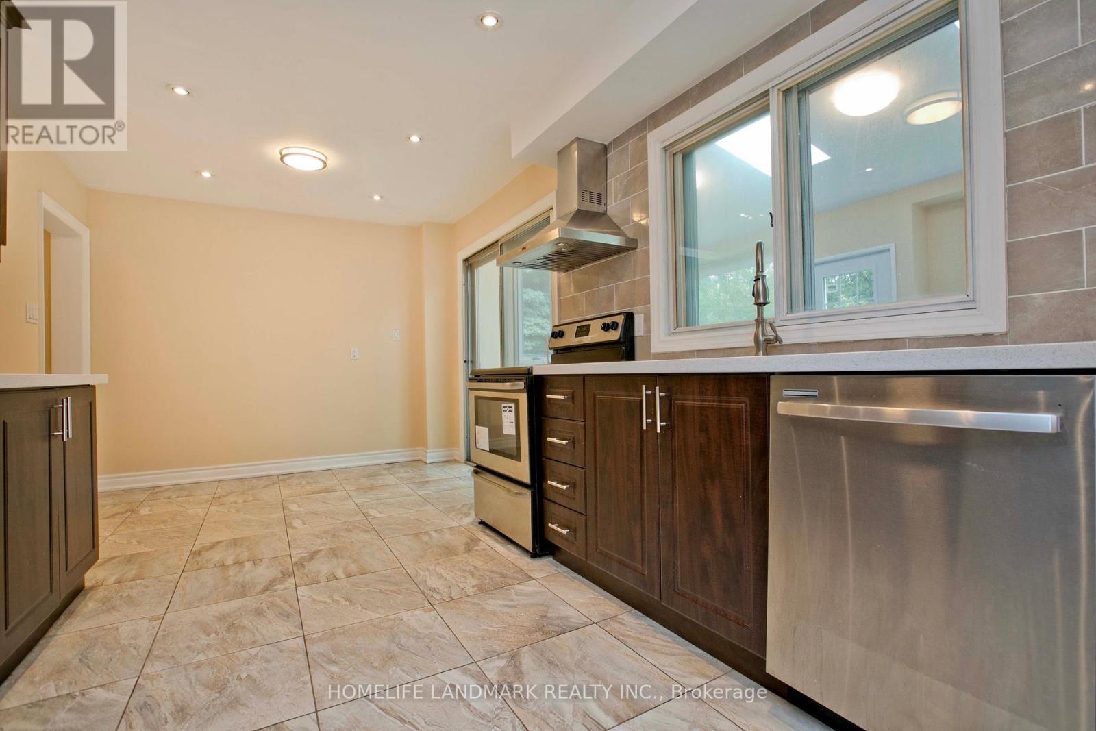 157 Pleasant View Drive, Toronto (Pleasant View), Ontario  M2J 3R3 - Photo 13 - C12212380