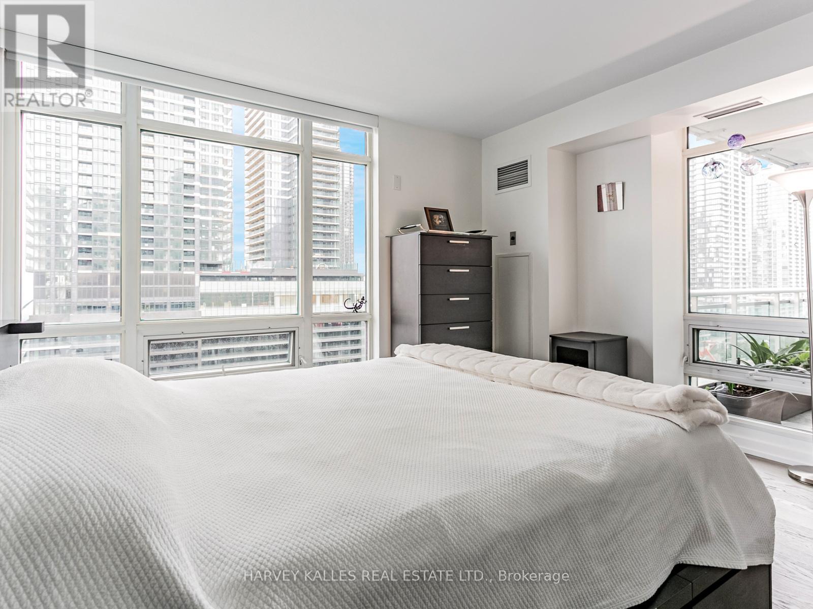 1810 - 381 Front Street W, Toronto (Waterfront Communities), Ontario  M5V 3R8 - Photo 19 - C12212476