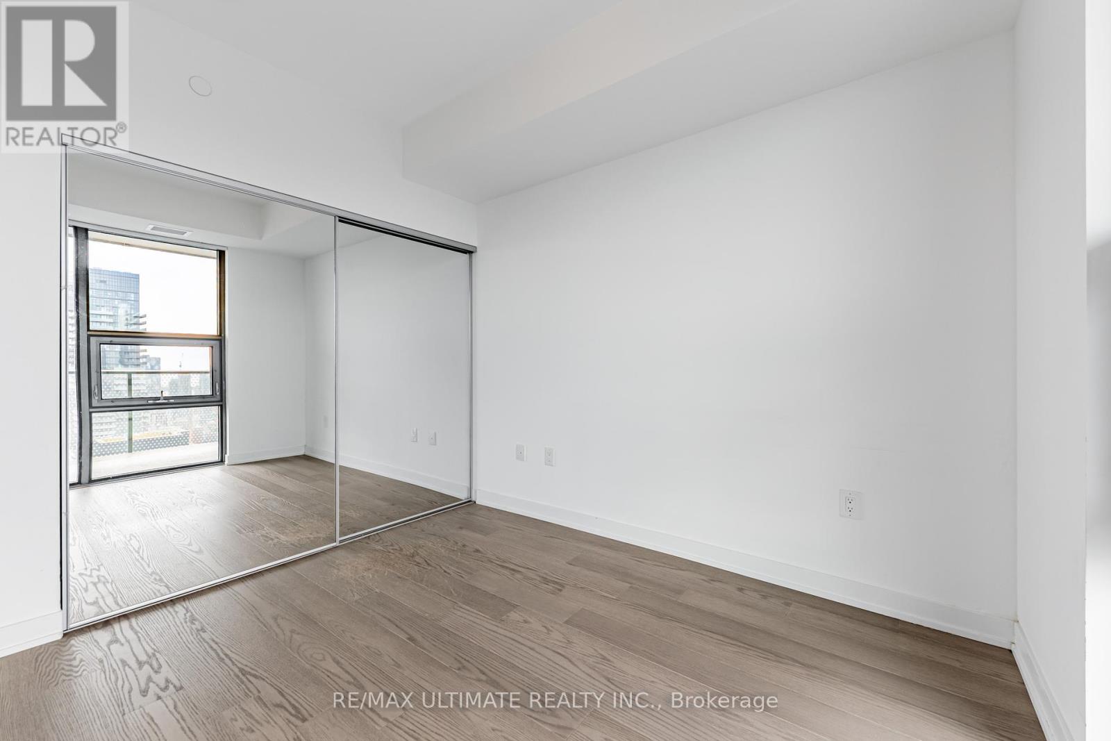 5003 - 11 Wellesley Street W, Toronto, Ontario  M4Y 1E8 - Photo 10 - C12212479