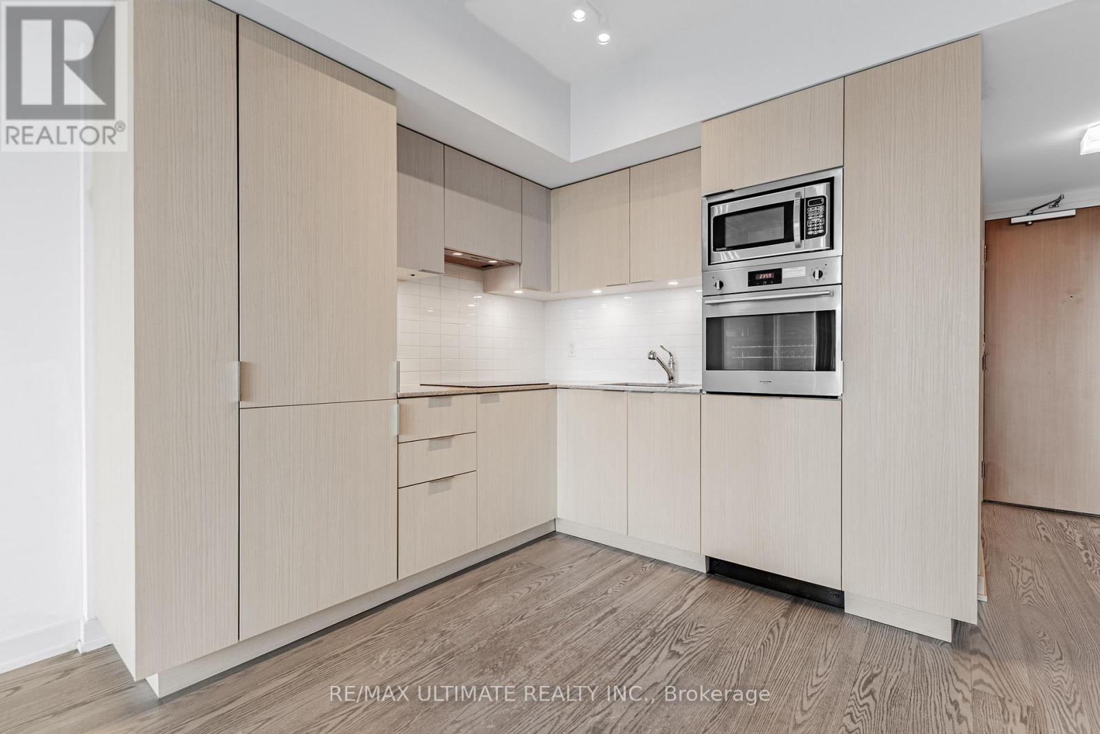 5003 - 11 Wellesley Street W, Toronto, Ontario  M4Y 1E8 - Photo 3 - C12212479