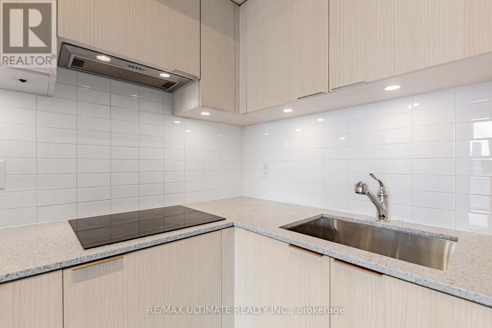 5003 - 11 Wellesley Street W, Toronto, Ontario  M4Y 1E8 - Photo 4 - C12212479