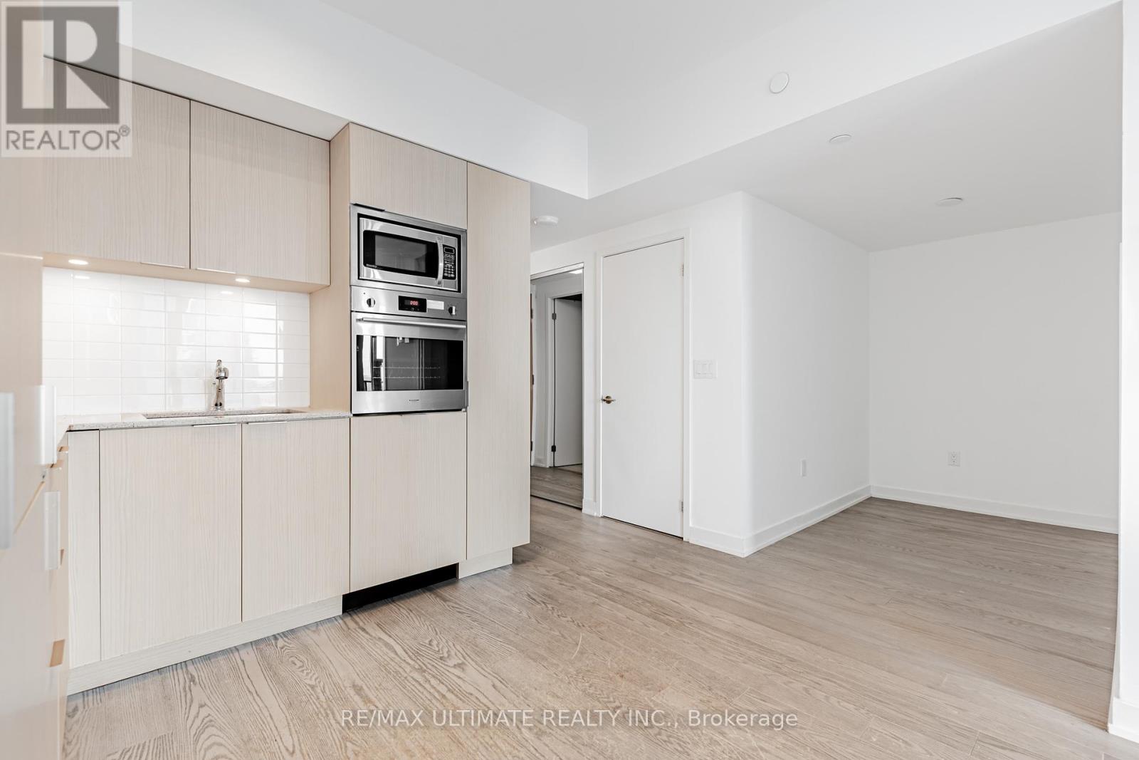 5003 - 11 Wellesley Street W, Toronto, Ontario  M4Y 1E8 - Photo 6 - C12212479