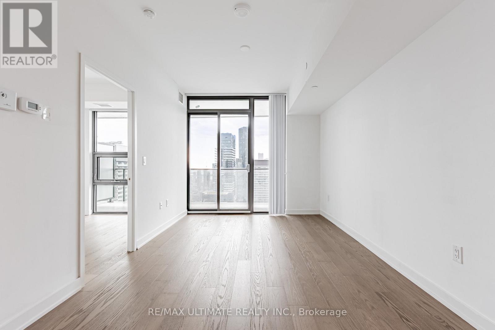 5003 - 11 Wellesley Street W, Toronto, Ontario  M4Y 1E8 - Photo 7 - C12212479