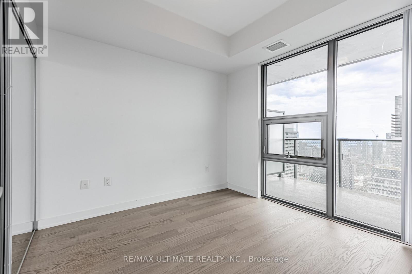 5003 - 11 Wellesley Street W, Toronto, Ontario  M4Y 1E8 - Photo 9 - C12212479