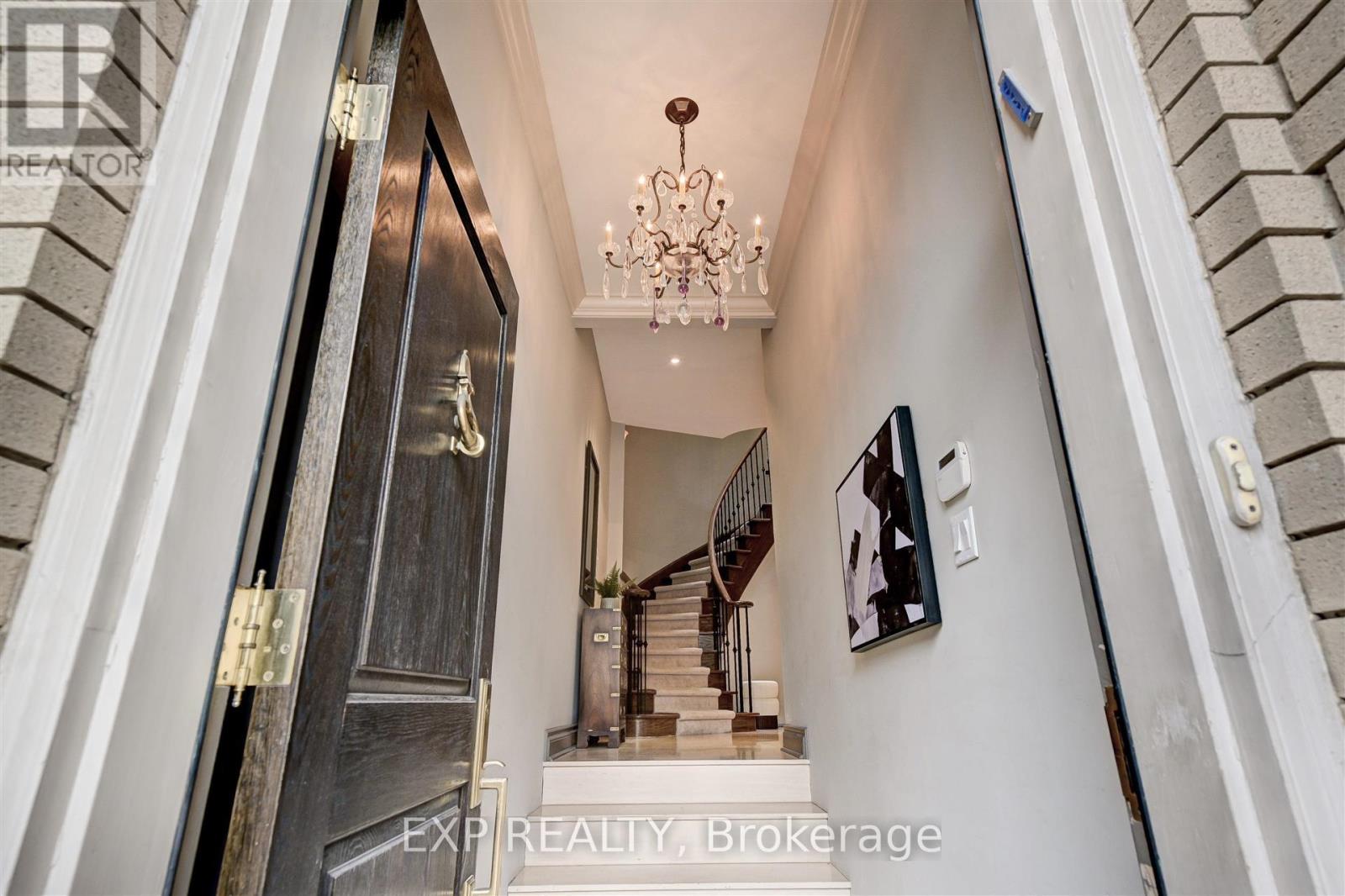 13 Balmoral Avenue, Toronto (Yonge-St. Clair), Ontario  M4V 1J5 - Photo 2 - C12212557