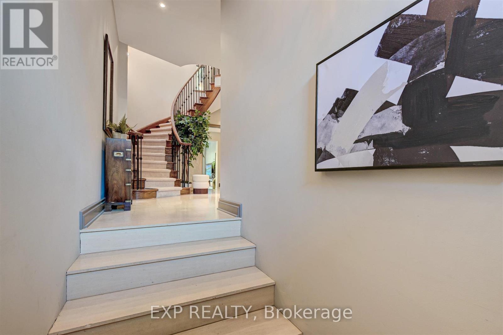 13 Balmoral Avenue, Toronto (Yonge-St. Clair), Ontario  M4V 1J5 - Photo 3 - C12212557