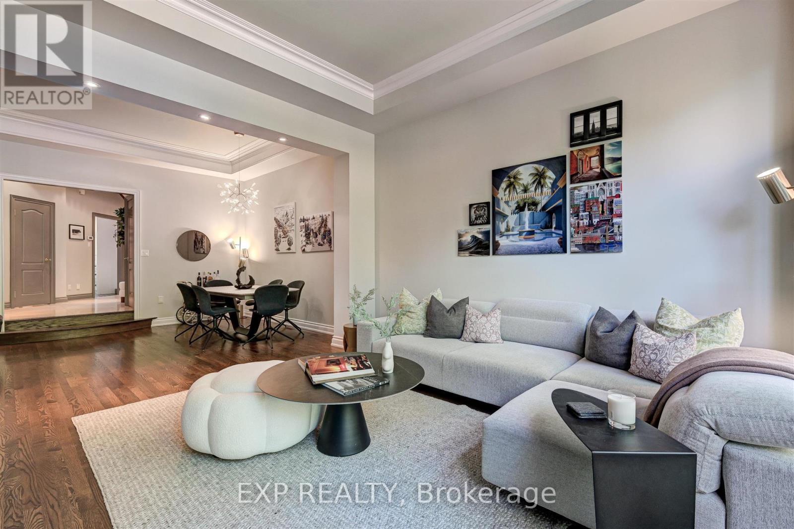 13 Balmoral Avenue, Toronto (Yonge-St. Clair), Ontario  M4V 1J5 - Photo 8 - C12212557