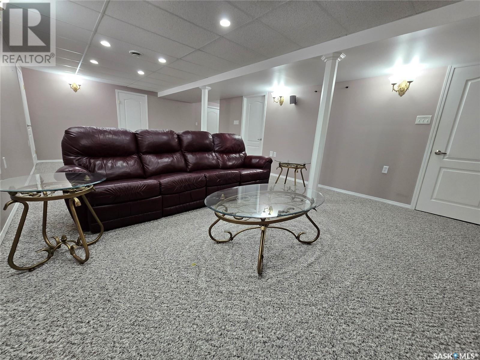9 Kootenay Drive, Saskatoon, Saskatchewan  S7K 1J2 - Photo 2 - SK008811