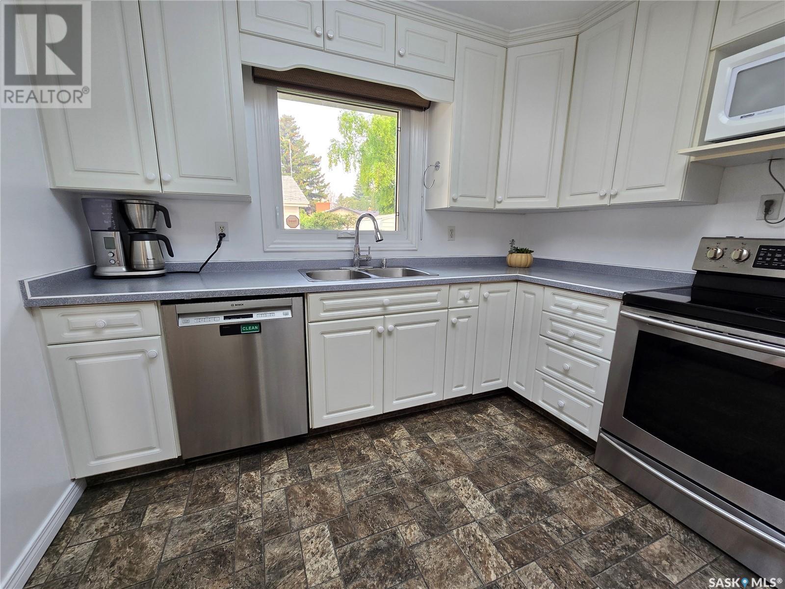 9 Kootenay Drive, Saskatoon, Saskatchewan  S7K 1J2 - Photo 7 - SK008811