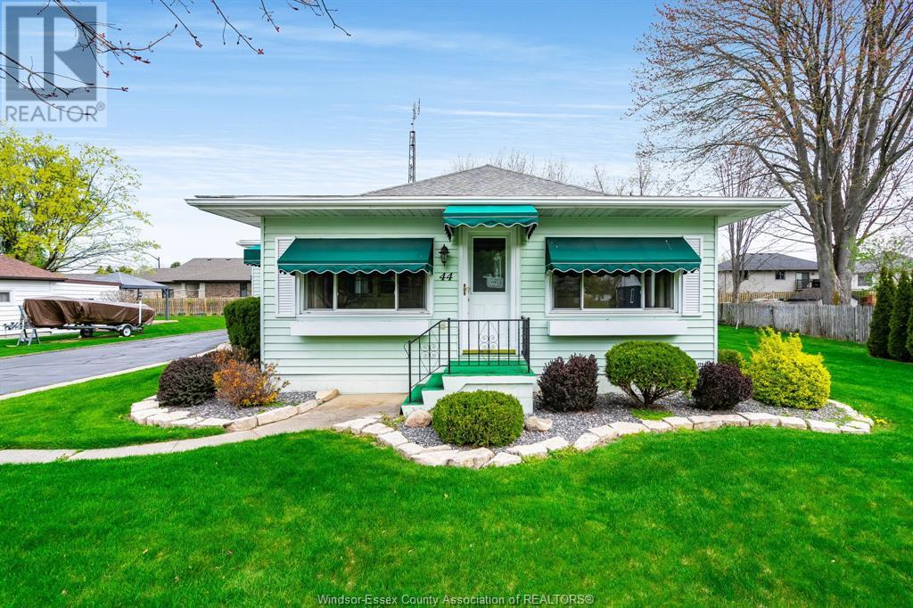 MLS# 25014772: 44 McCallum AVENUE, Kingsville, Canada