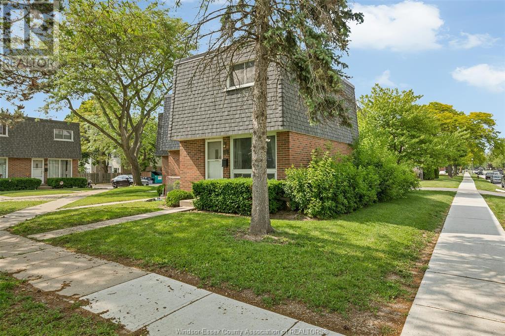 MLS# 25014703: 266 Victoria STREET South, Amherstburg, Canada