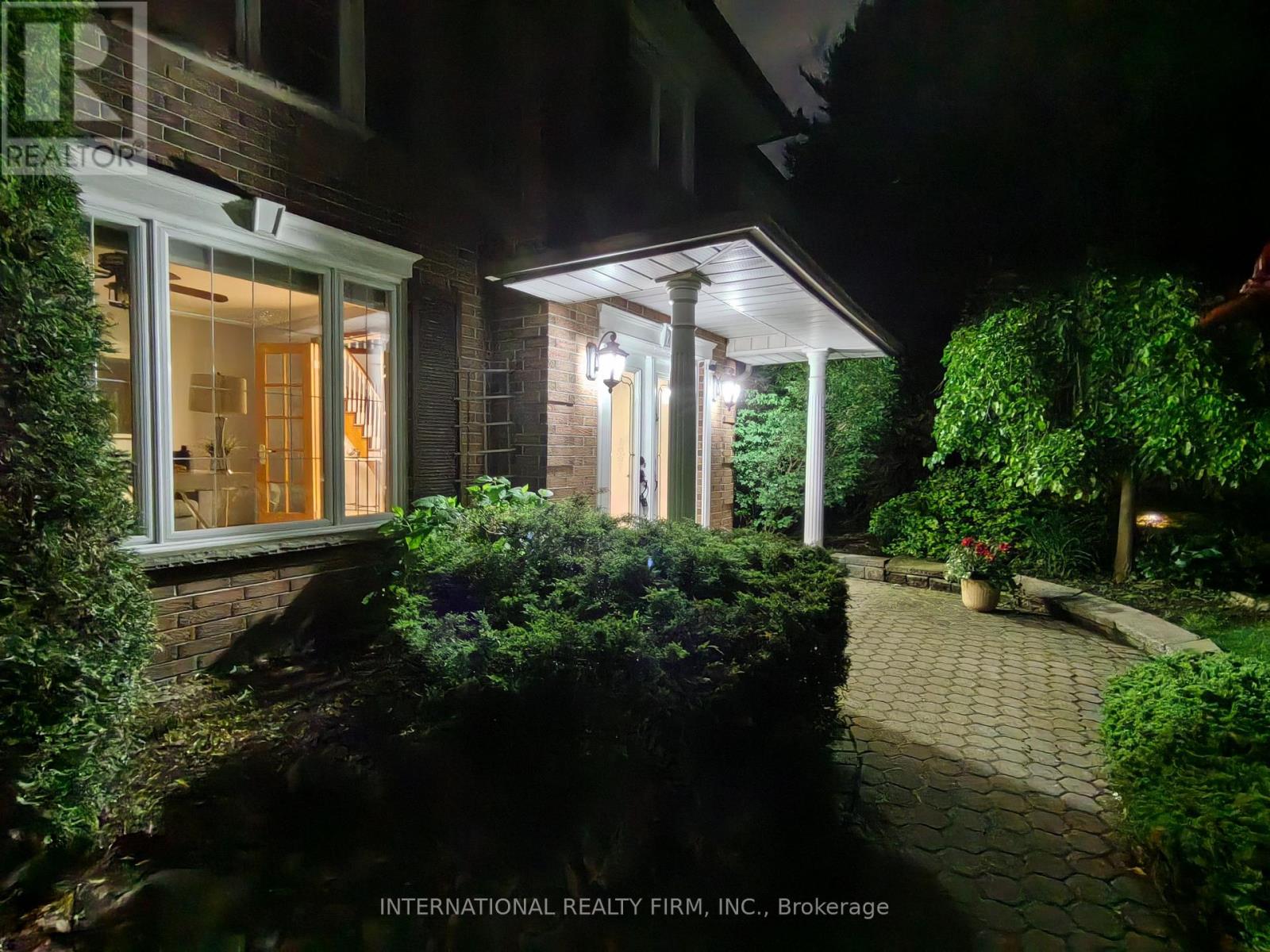 7 BRIARGREEN COURT, Whitby, Ontario