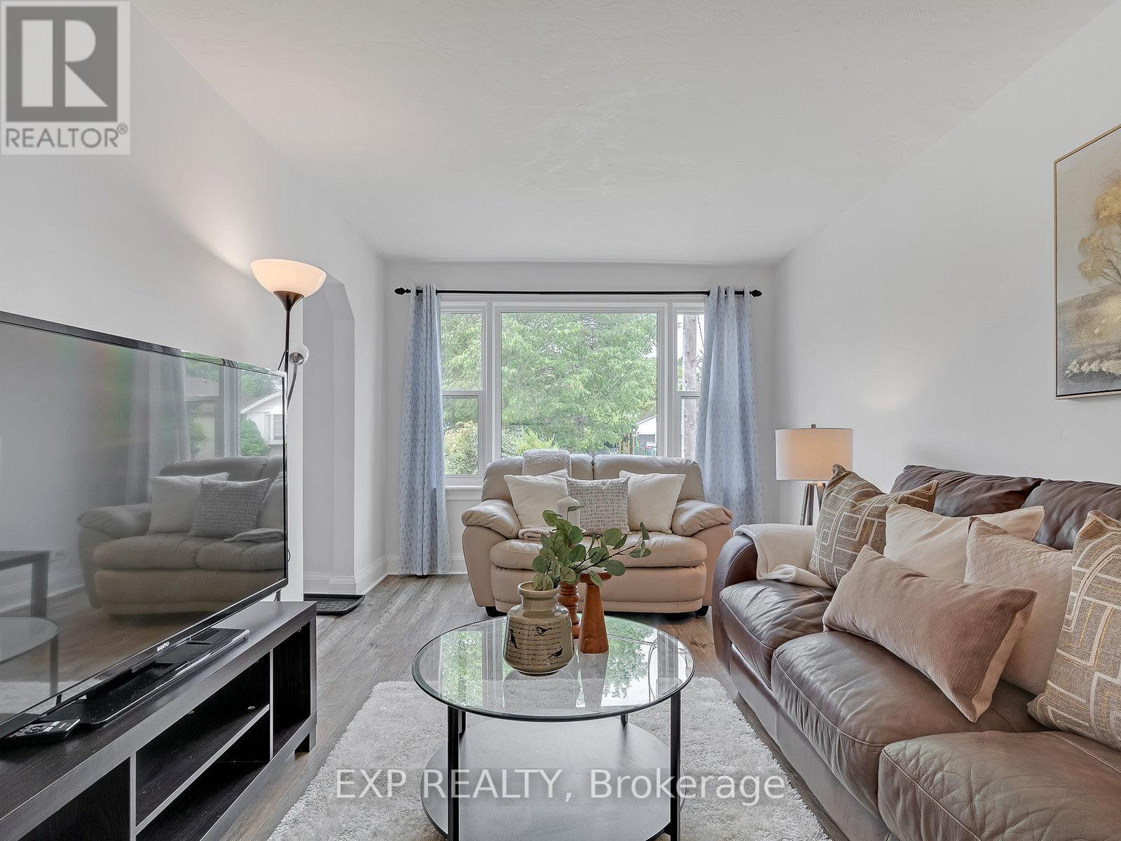 90 Meighen Avenue, Toronto (O'connor-Parkview), Ontario  M4B 2H7 - Photo 1 - E12212387