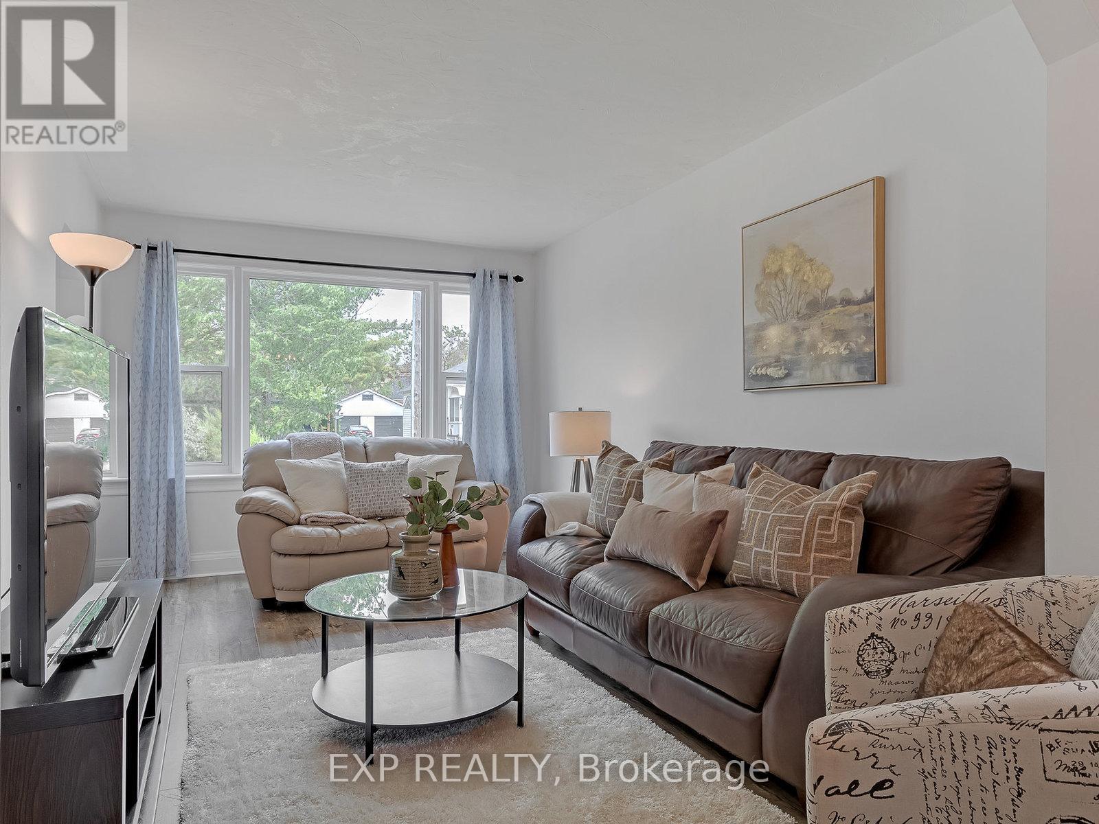 90 Meighen Avenue, Toronto (O'connor-Parkview), Ontario  M4B 2H7 - Photo 3 - E12212387