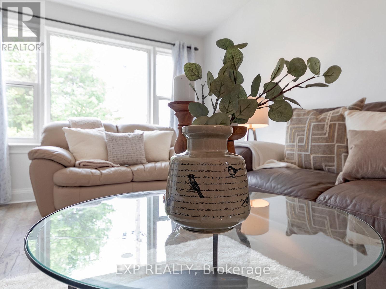 90 Meighen Avenue, Toronto (O'connor-Parkview), Ontario  M4B 2H7 - Photo 5 - E12212387