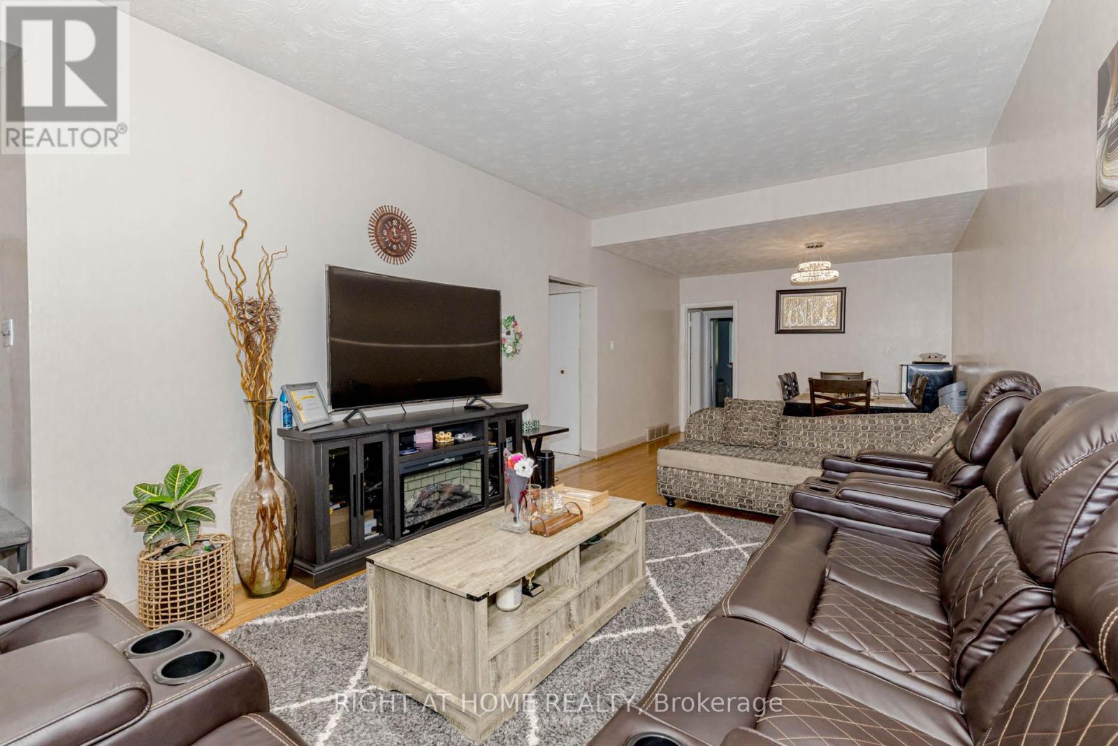 132 Laurel Avenue, Toronto (Kennedy Park), Ontario  M1K 3J9 - Photo 10 - E12212560