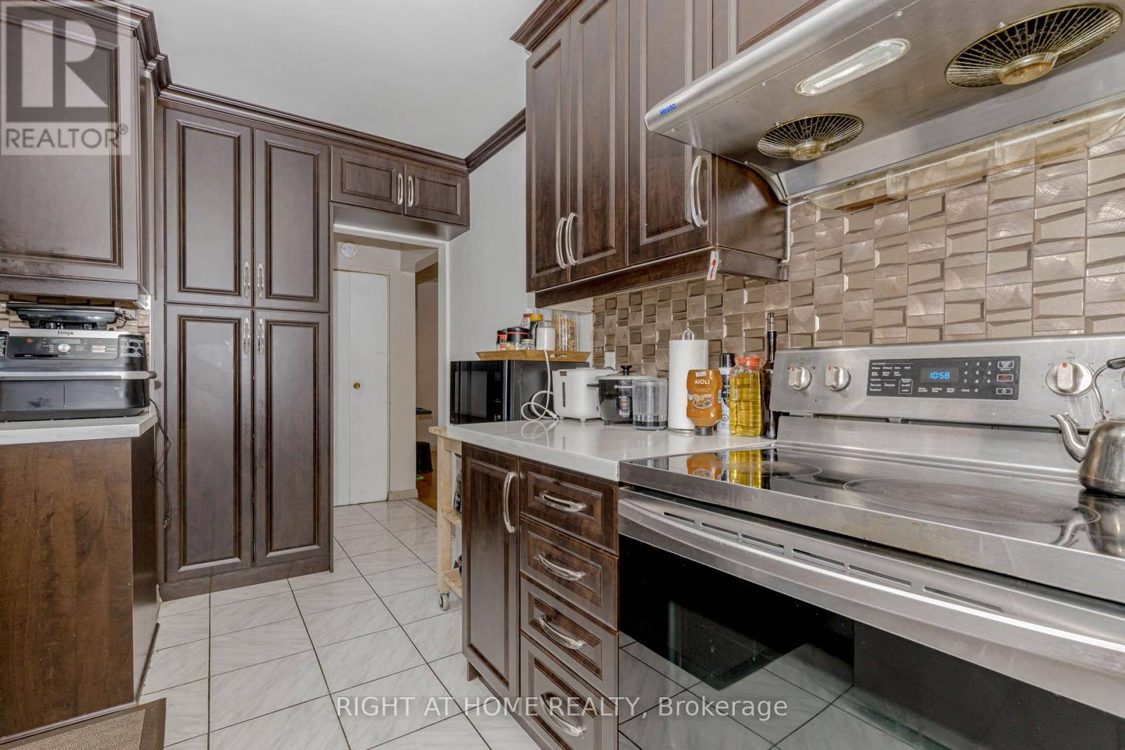 132 Laurel Avenue, Toronto (Kennedy Park), Ontario  M1K 3J9 - Photo 14 - E12212560