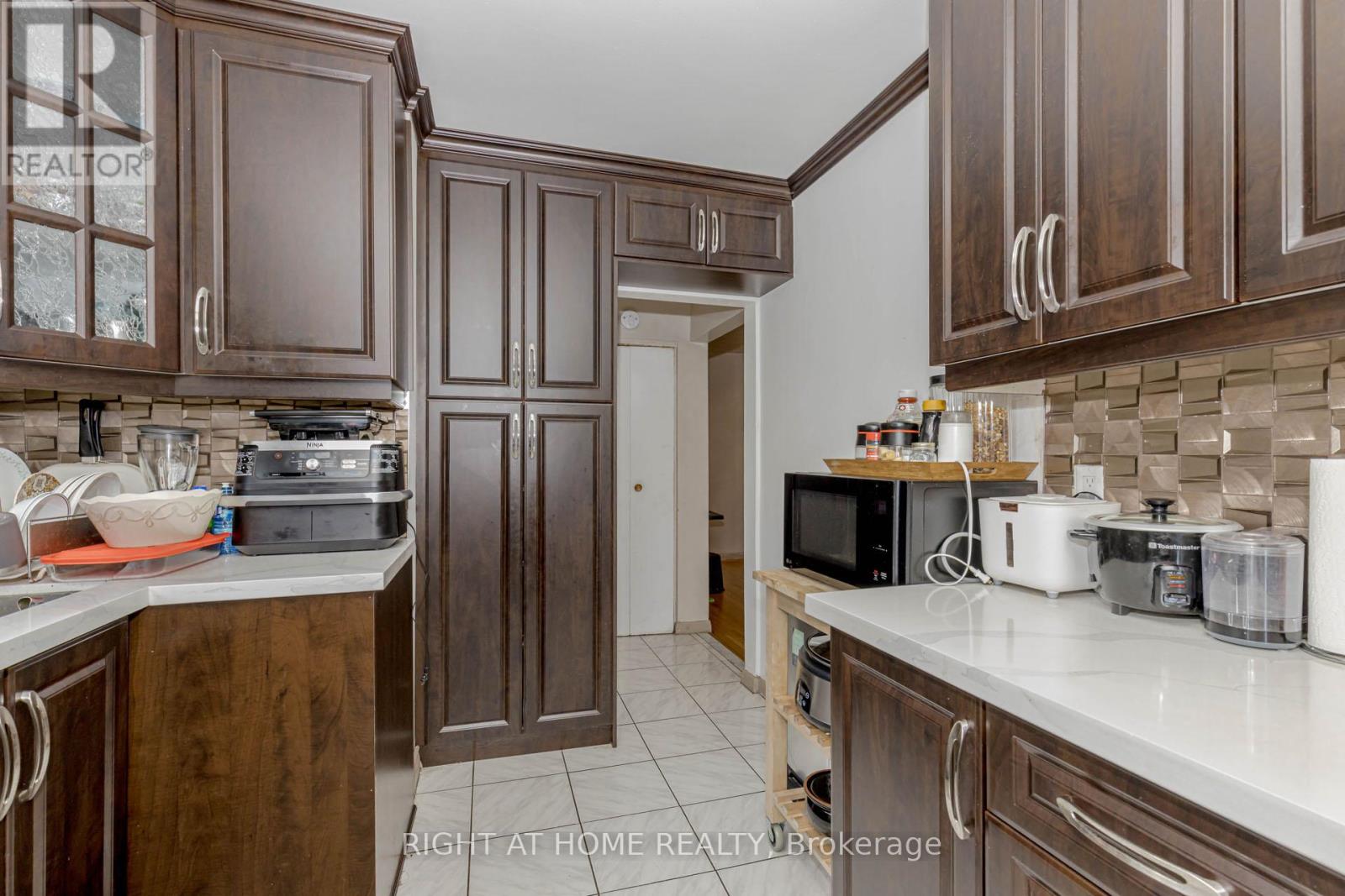 132 Laurel Avenue, Toronto (Kennedy Park), Ontario  M1K 3J9 - Photo 16 - E12212560