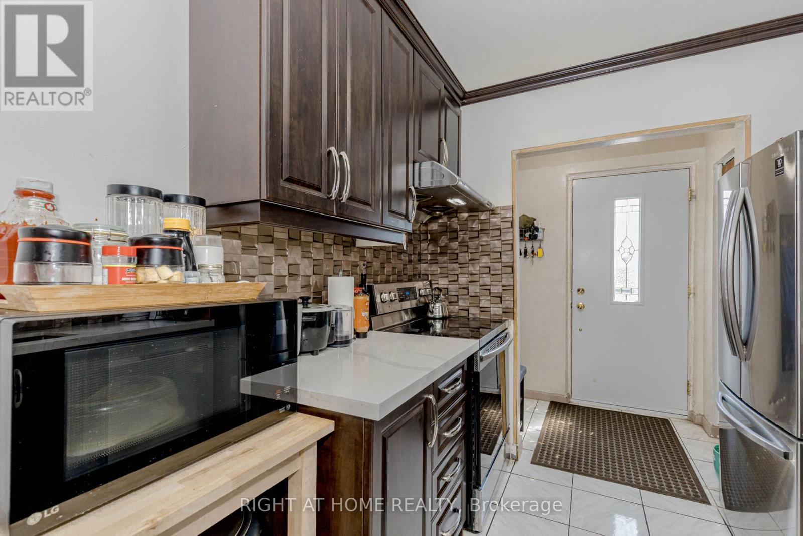 132 Laurel Avenue, Toronto (Kennedy Park), Ontario  M1K 3J9 - Photo 17 - E12212560