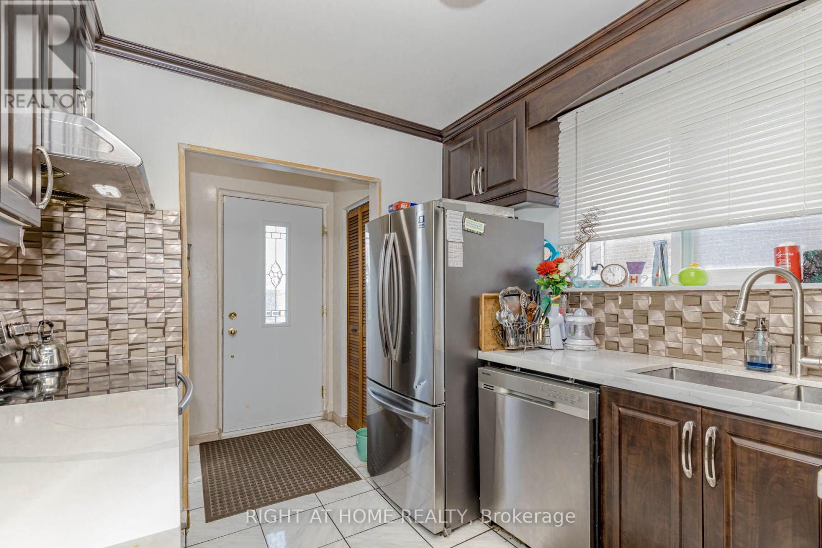 132 Laurel Avenue, Toronto (Kennedy Park), Ontario  M1K 3J9 - Photo 18 - E12212560