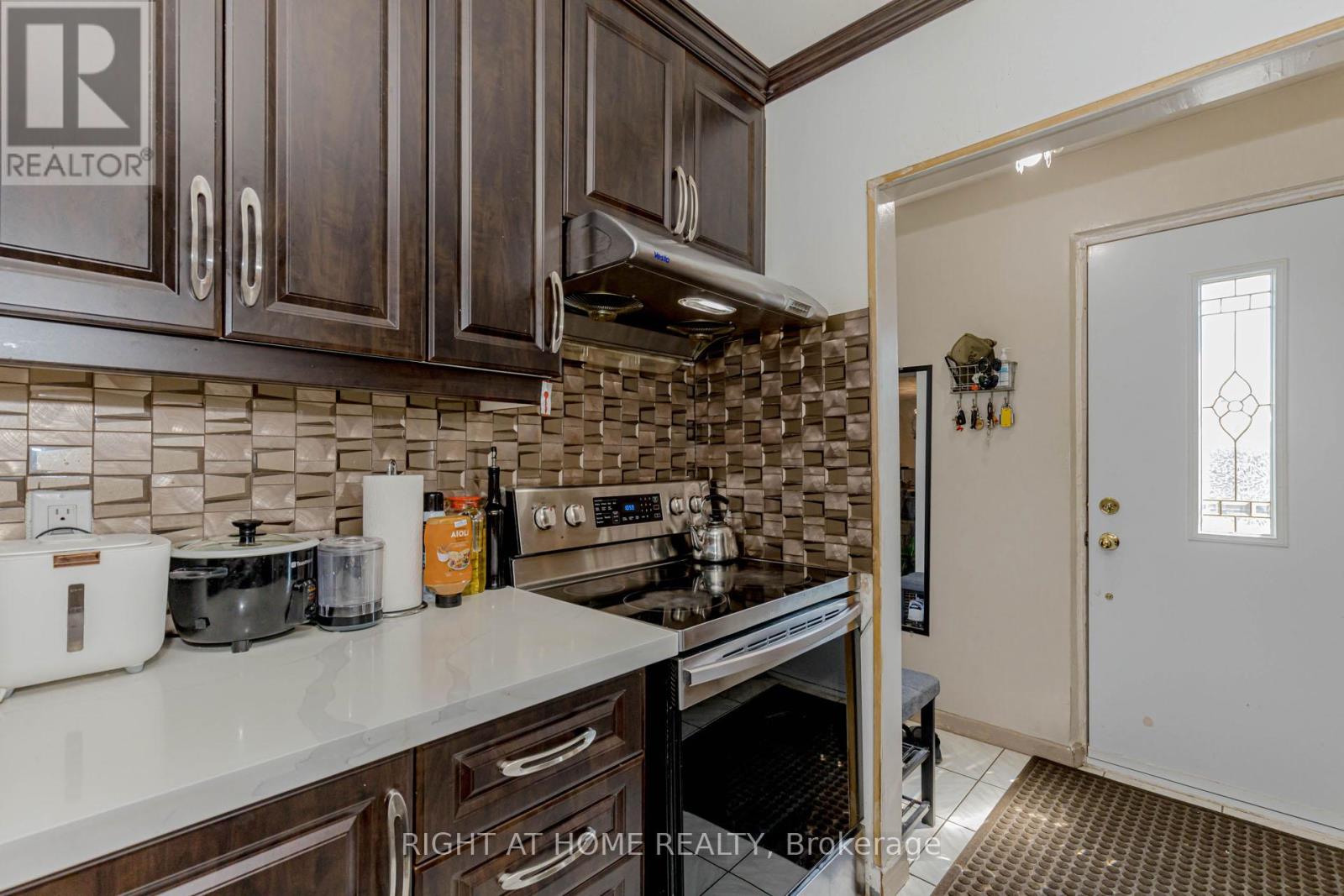 132 Laurel Avenue, Toronto (Kennedy Park), Ontario  M1K 3J9 - Photo 19 - E12212560