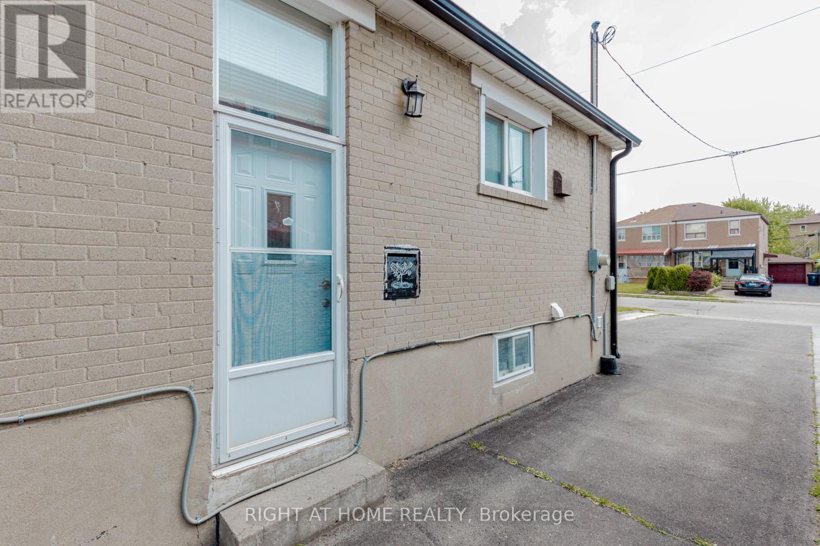 132 Laurel Avenue, Toronto (Kennedy Park), Ontario  M1K 3J9 - Photo 29 - E12212560