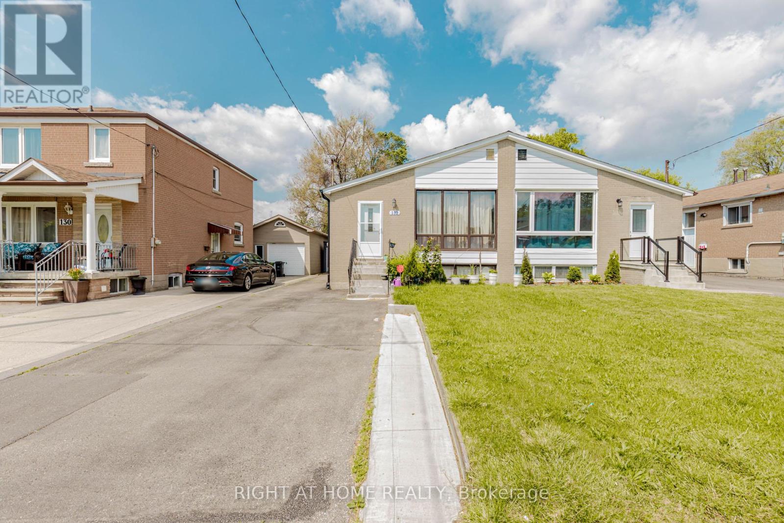 132 Laurel Avenue, Toronto (Kennedy Park), Ontario  M1K 3J9 - Photo 3 - E12212560