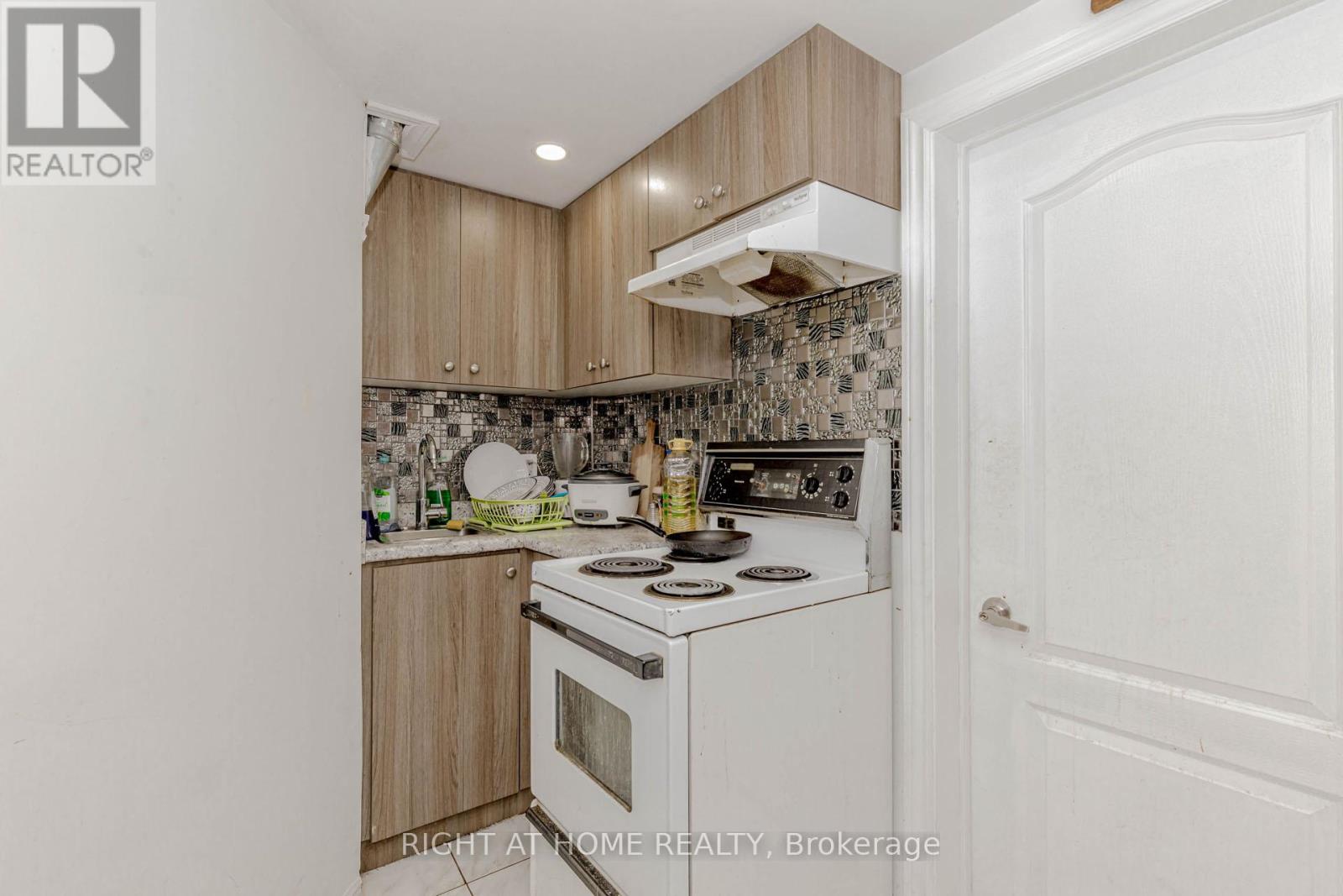132 Laurel Avenue, Toronto (Kennedy Park), Ontario  M1K 3J9 - Photo 35 - E12212560