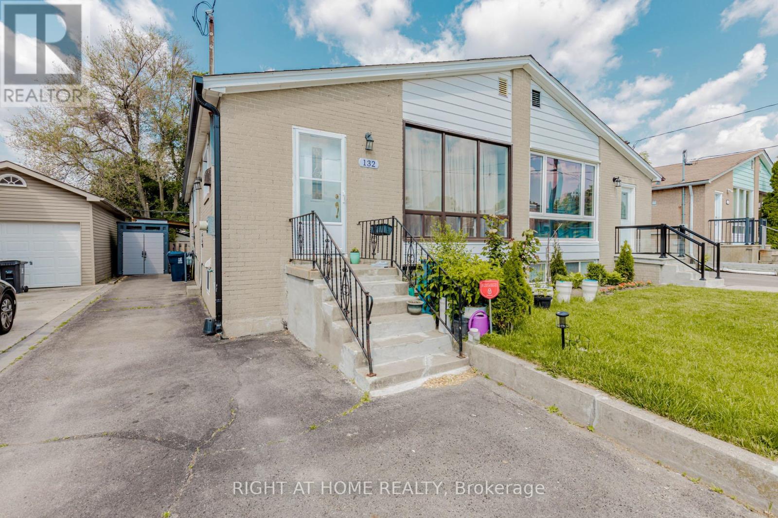 132 Laurel Avenue, Toronto (Kennedy Park), Ontario  M1K 3J9 - Photo 4 - E12212560