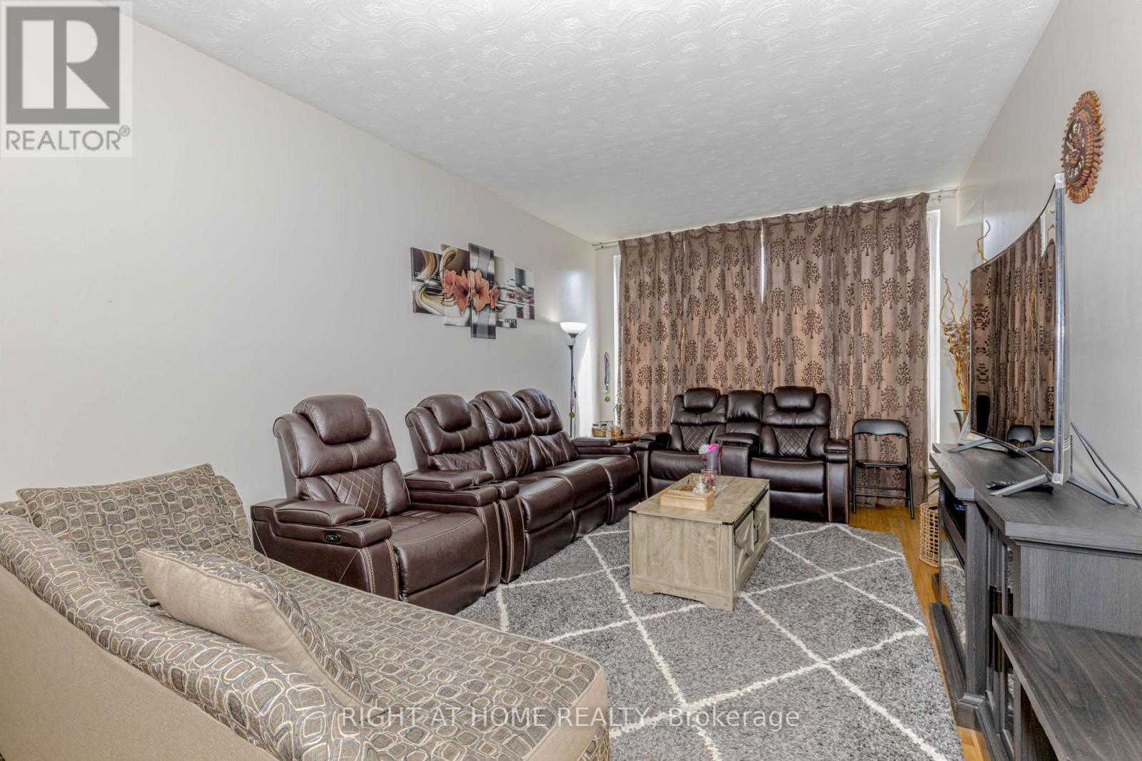 132 Laurel Avenue, Toronto (Kennedy Park), Ontario  M1K 3J9 - Photo 7 - E12212560