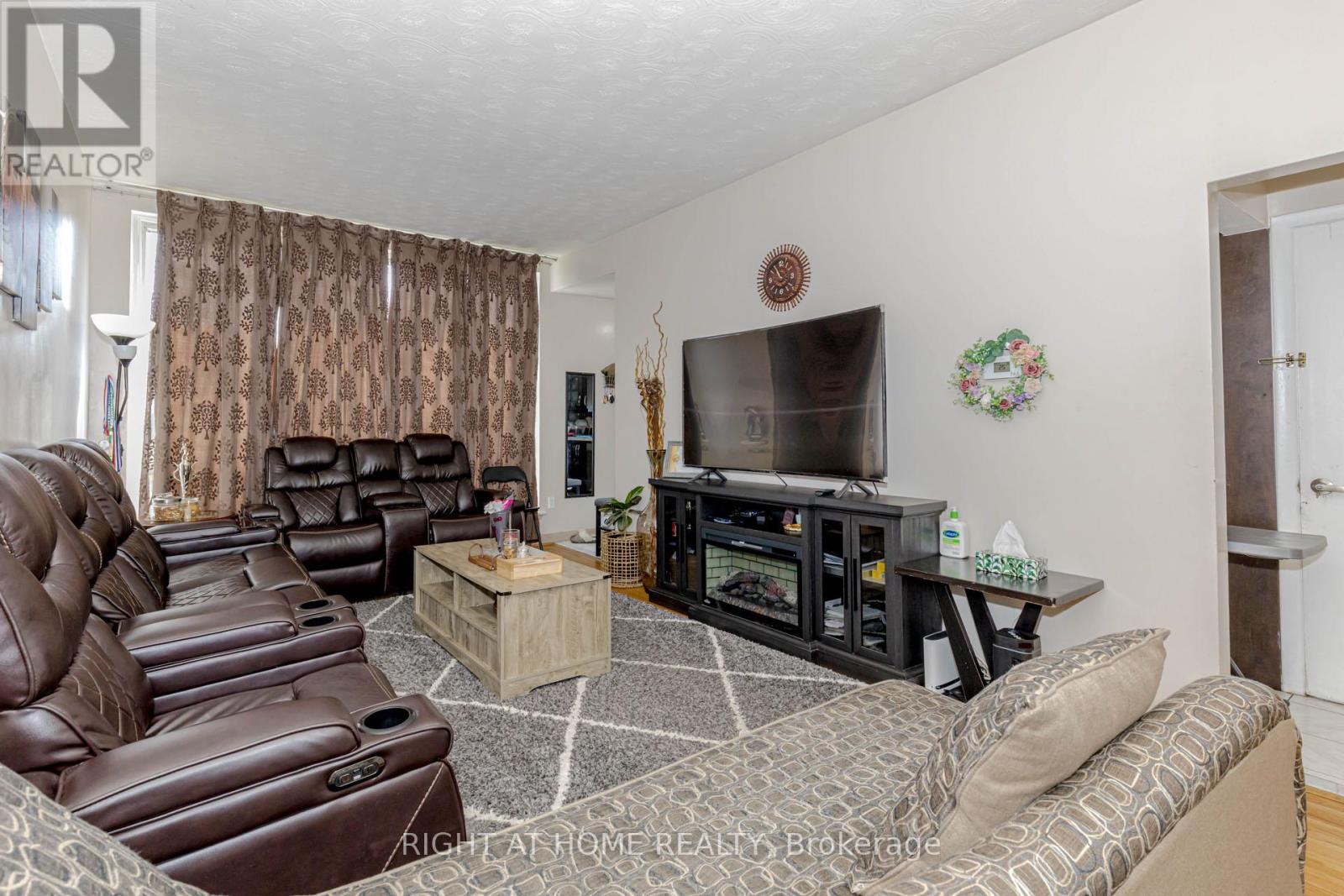 132 Laurel Avenue, Toronto (Kennedy Park), Ontario  M1K 3J9 - Photo 8 - E12212560