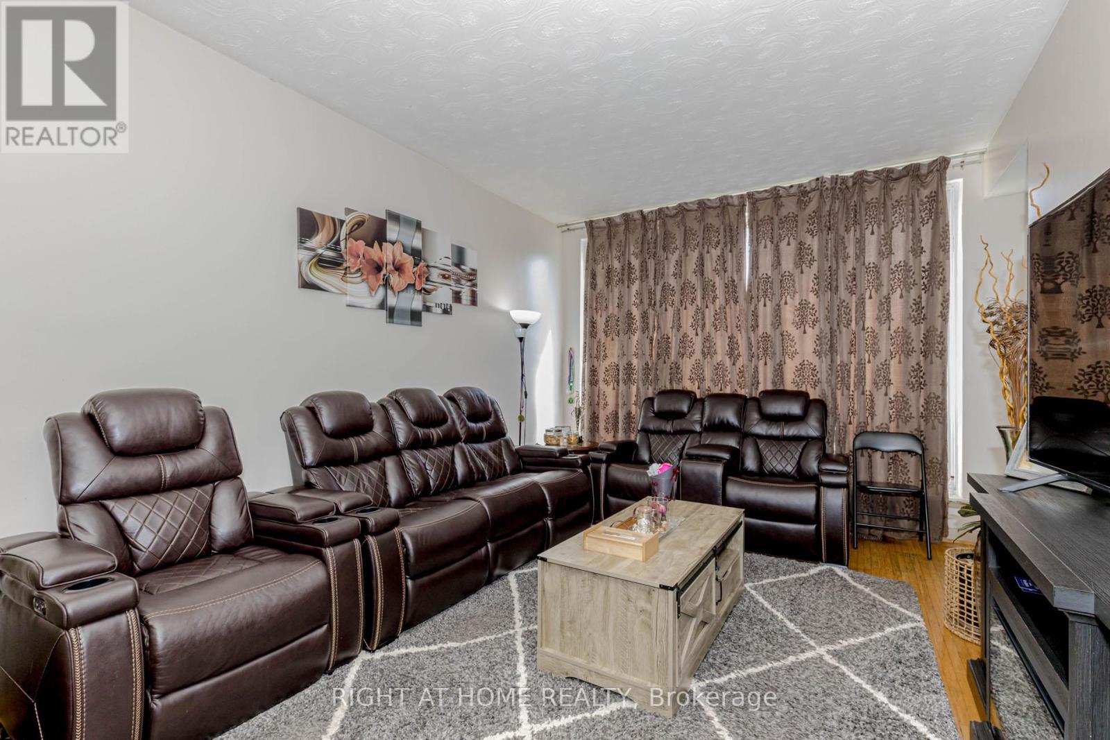 132 Laurel Avenue, Toronto (Kennedy Park), Ontario  M1K 3J9 - Photo 9 - E12212560