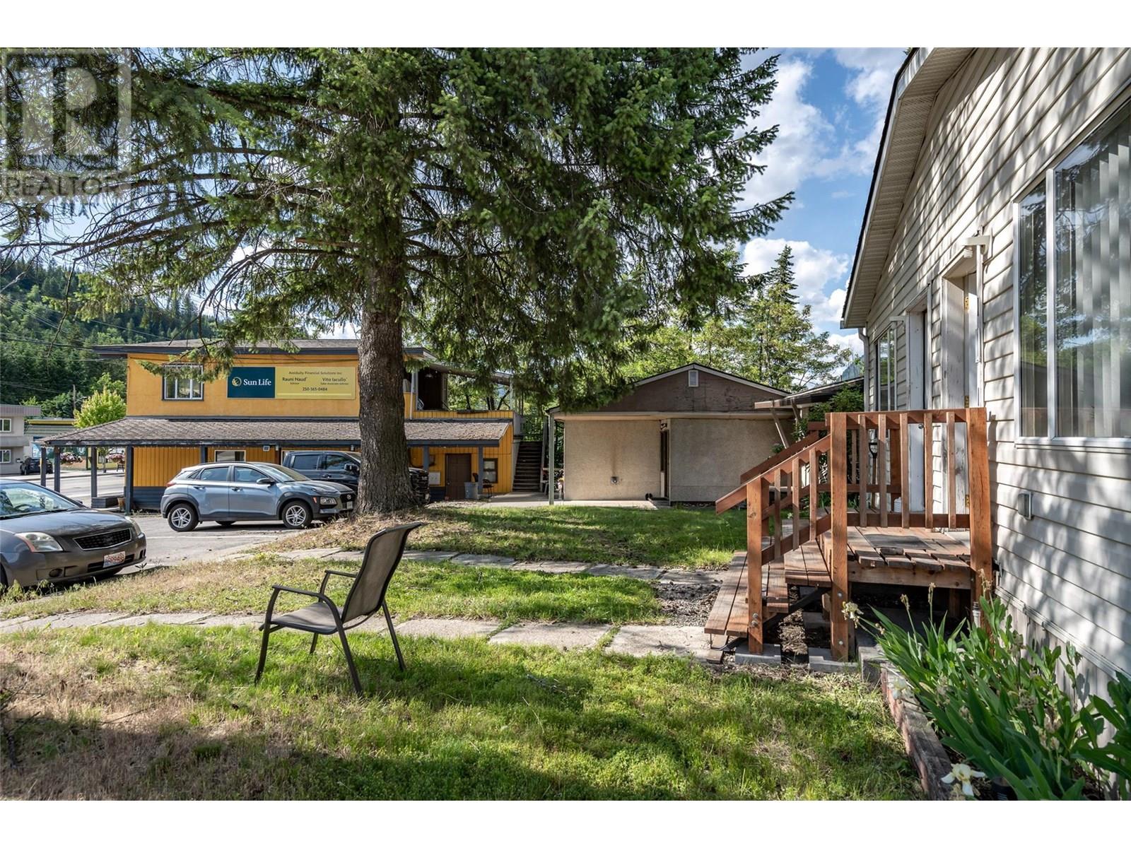 1451 Columbia Avenue, Castlegar, British Columbia  V1N 1H8 - Photo 8 - 10351656