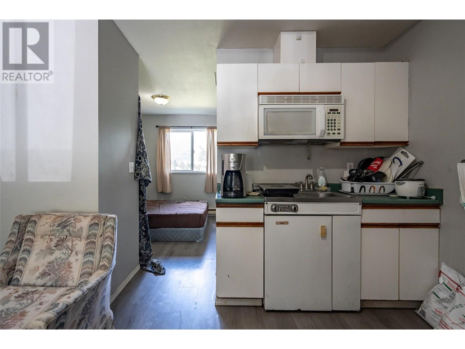 1451 Columbia Avenue, Castlegar, British Columbia  V1N 1H8 - Photo 50 - 10351656