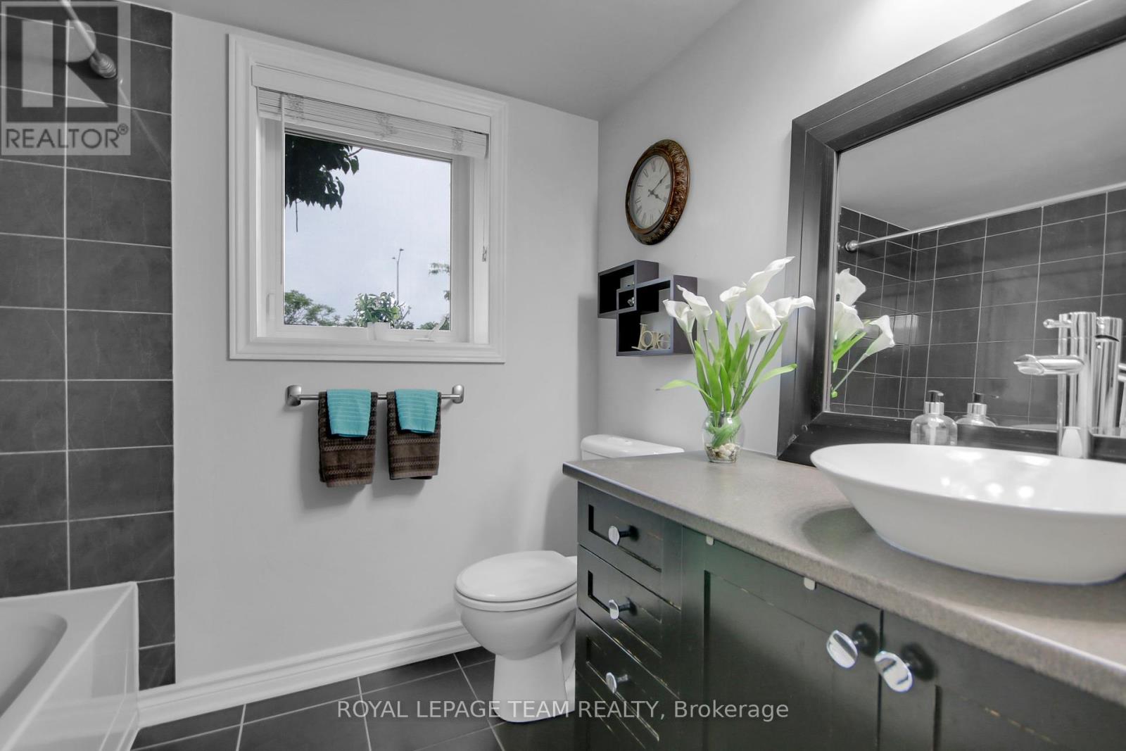 2 - 565 Stonefield, Ottawa, Ontario  K2G 4R4 - Photo 23 - X12212617