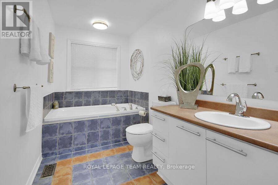 70 Oldfield Street, Ottawa, Ontario  K2G 7C2 - Photo 32 - X12212659