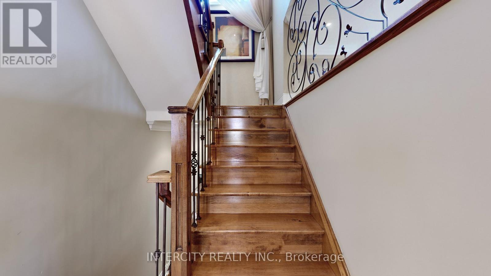 32 Allison Ann Way, Vaughan (Patterson), Ontario  L6A 0J4 - Photo 20 - N12212396