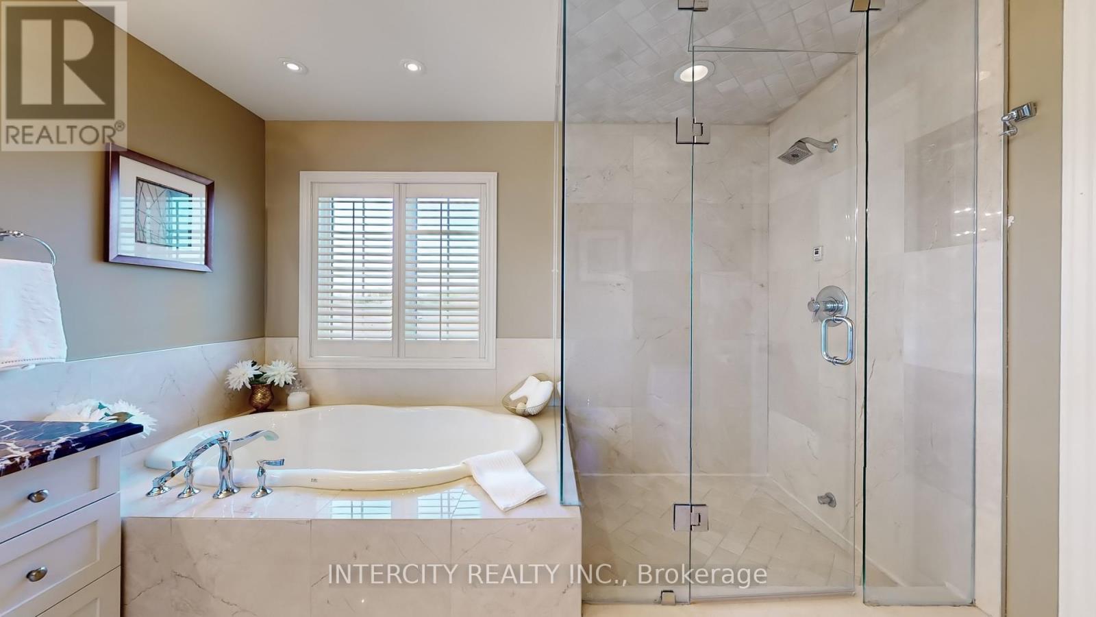 32 Allison Ann Way, Vaughan (Patterson), Ontario  L6A 0J4 - Photo 25 - N12212396