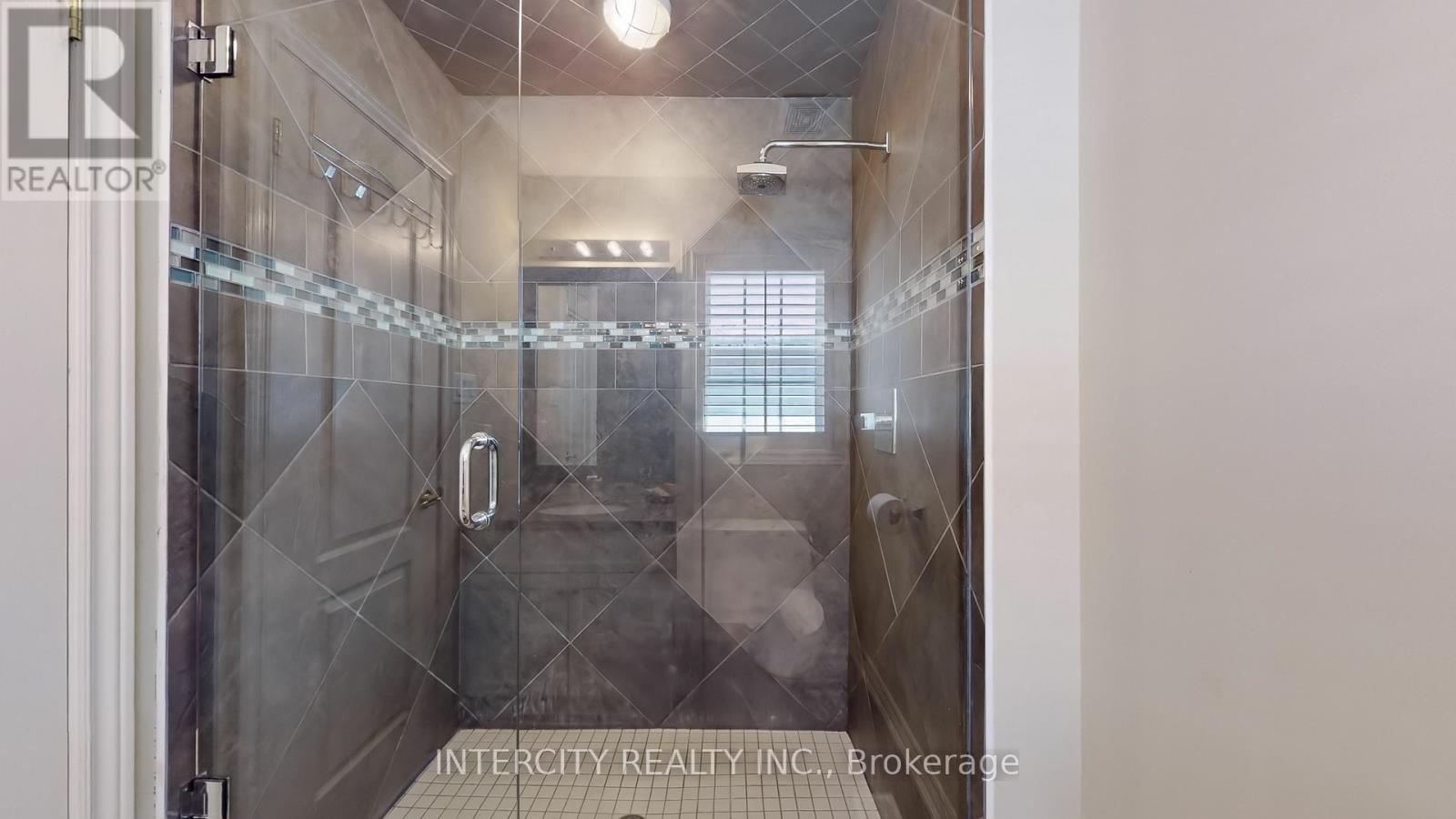 32 Allison Ann Way, Vaughan (Patterson), Ontario  L6A 0J4 - Photo 34 - N12212396