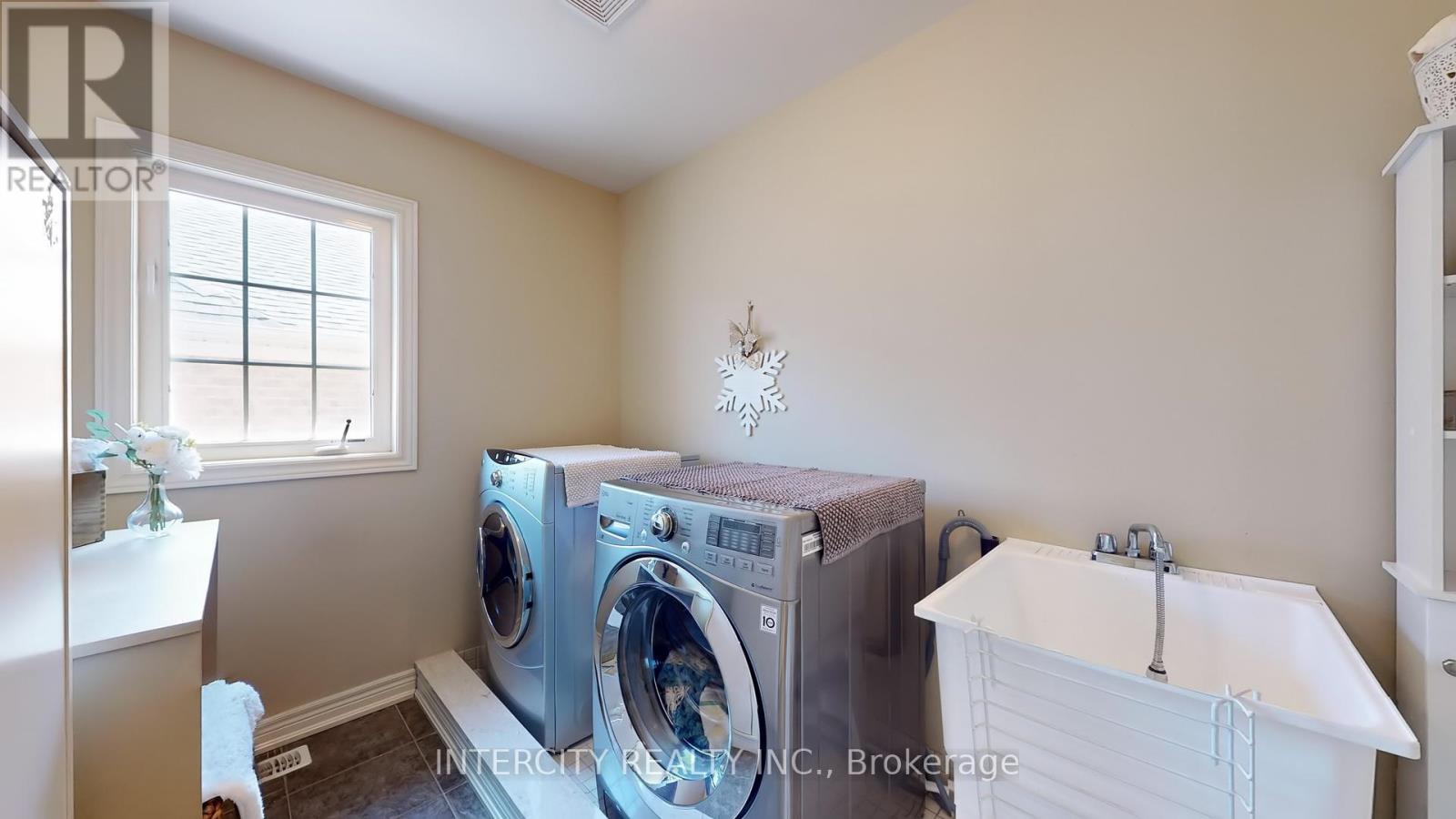 32 Allison Ann Way, Vaughan (Patterson), Ontario  L6A 0J4 - Photo 40 - N12212396
