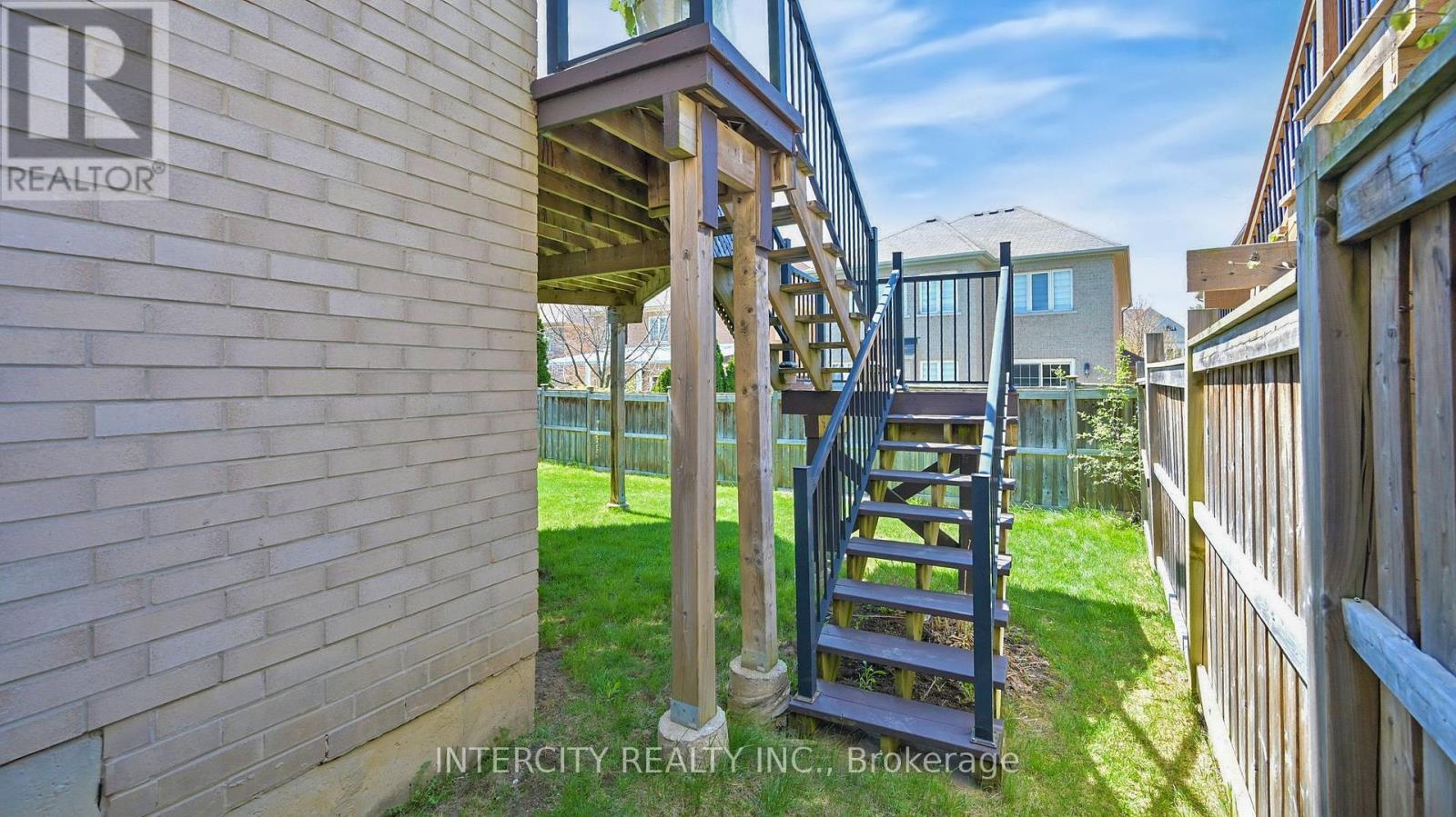 32 Allison Ann Way, Vaughan (Patterson), Ontario  L6A 0J4 - Photo 46 - N12212396