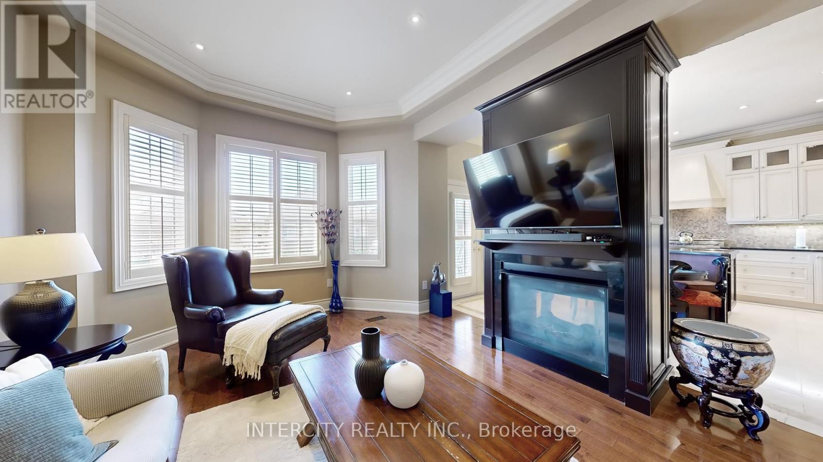 32 Allison Ann Way, Vaughan (Patterson), Ontario  L6A 0J4 - Photo 5 - N12212396