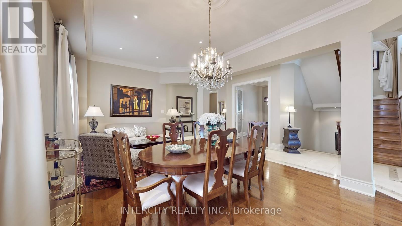 32 Allison Ann Way, Vaughan (Patterson), Ontario  L6A 0J4 - Photo 9 - N12212396