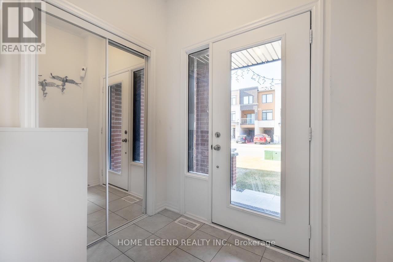 123 Bravo Lane, Newmarket (Woodland Hill), Ontario  L3X 0L2 - Photo 5 - N12212400
