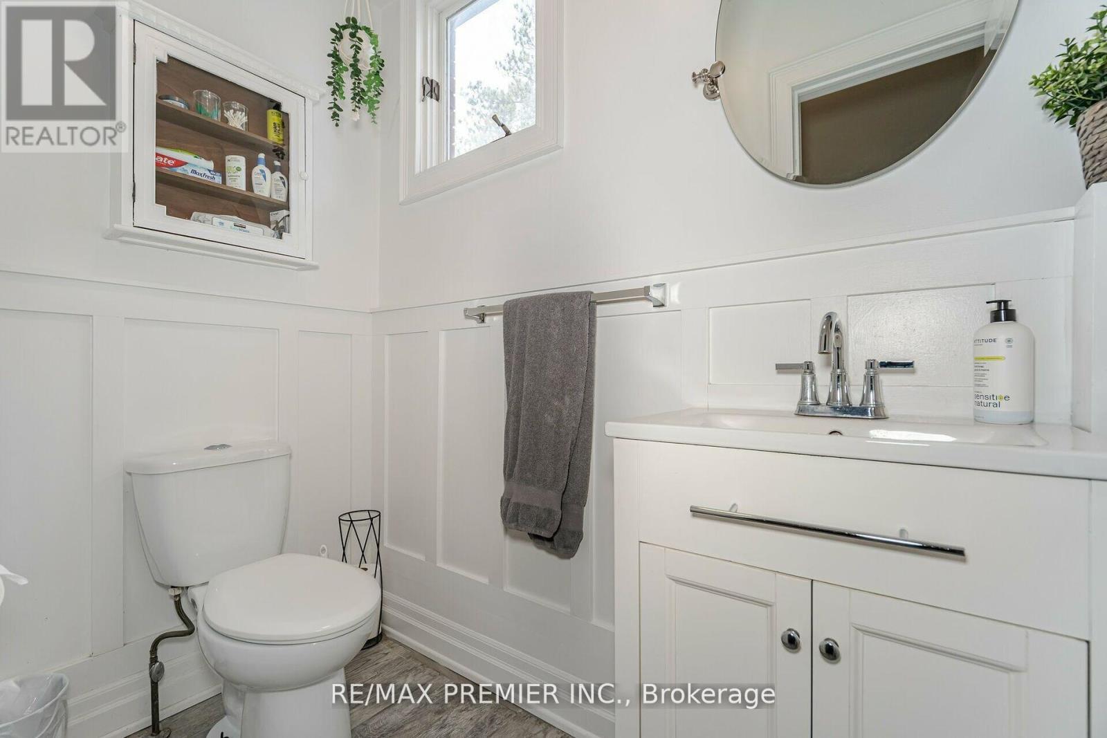 4904 10th Side Road, Essa, Ontario  L0L 2N0 - Photo 12 - N12212410